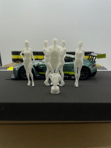 Modellbau Figuren 1/32 unbemalt 1 Fahrer mit 4 Grid Girls für Rennbahnen
