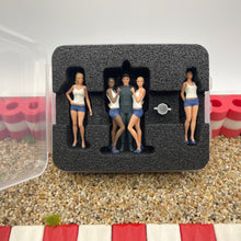 Laden Sie das Bild in den Galerie-Viewer, Modellbau Figurenset Transportverpackung