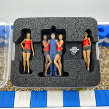 Charger l'image dans la galerie, Verpackung Modellbau Figuren rot schwarz Grid Girls