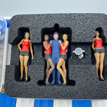 Charger l'image dans la galerie, Versandverpackung RAS Gridgirls rot schwarz Modellbau