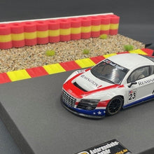 Laden Sie das Bild in den Galerie-Viewer, Diorama Modellbau Reifenstapel mit Schotterbett und Curbs als Rennbahnzubehör und Modellbau für viele Rennbahnen und ALternative zu Carrera 21130