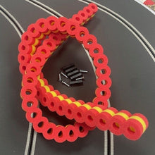 Laden Sie das Bild in den Galerie-Viewer, Reifenstapel als Fahrzeugschutz Alternative zu Carrera