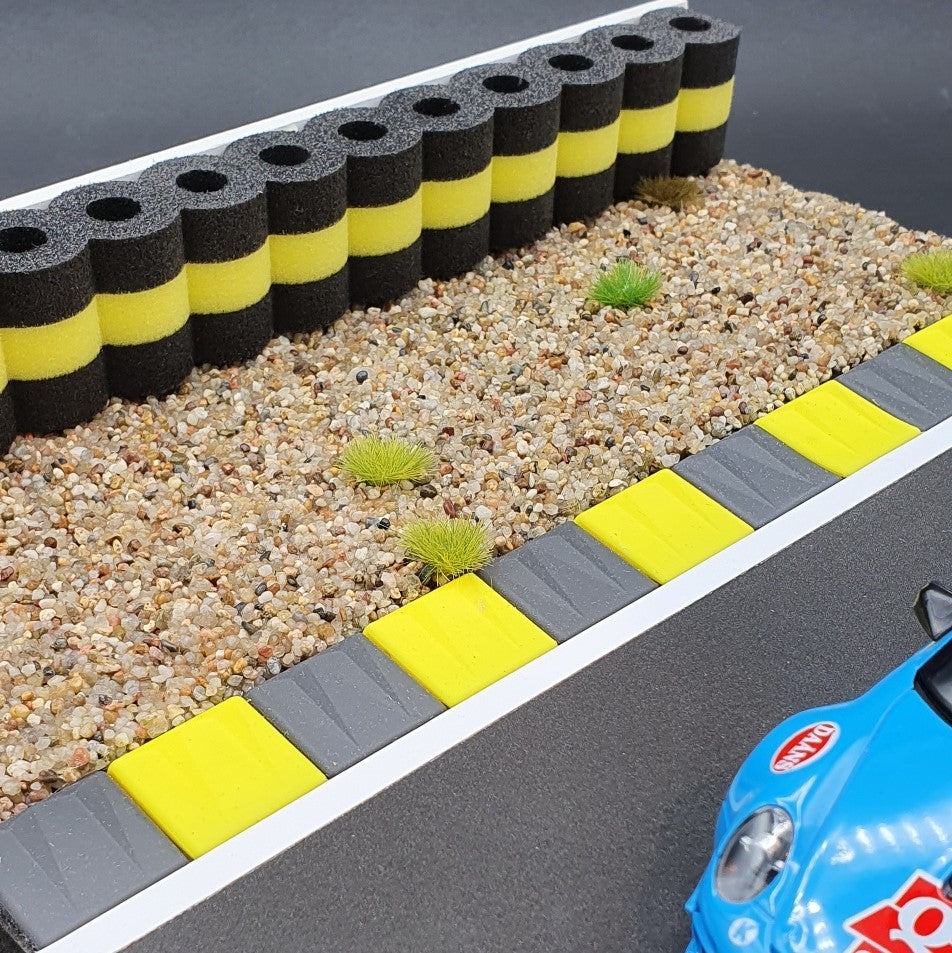 Diorama Modellbau Reifenstapel mit Schotterbett und Curbs als Rennbahnzubehör und Modellbau für viele Rennbahnen und ALternative zu Carrera 21130