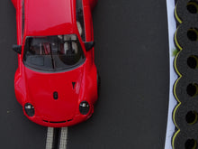Carregar imagem no visualizador da galeria, NSR Porsche 997 neben Reifenstapel Modellbau schwarz gelb - Alternative zu carrera 21130 carrera digital