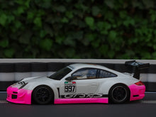 Load image into Gallery viewer, Reifen Stapel Modellbau schwarz weiss Porsche NSR pink - Alternative zu carrera 21130 carrera