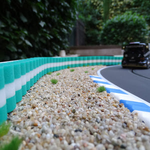 FlexCurbs blau weiss und Reifenstapel grün weiss
