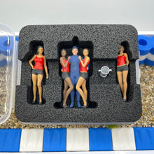 Cargar imagen en el visor de la galería, Verpackung Modellbau Figuren rot schwarz Grid Girls